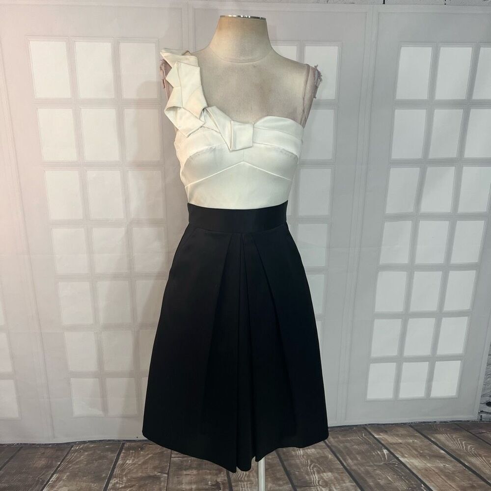 🔥🔥 5/$25 sale 🔥🔥 Max & Cleo Black White One Shoulder Pleated Fit & Flare Formal